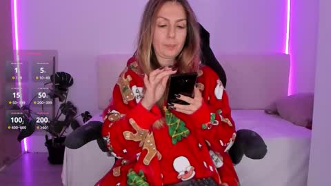 Snapshot of lindawhite_ chatting on 11/21/25, 10:19 Linda -- online show from 11/21/25, 10:19