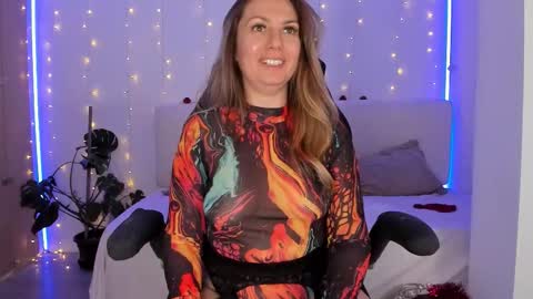 Snapshot of lindawhite_ chatting on 12/02/25, 05:08 Linda -- online show from 12/02/25, 05:08