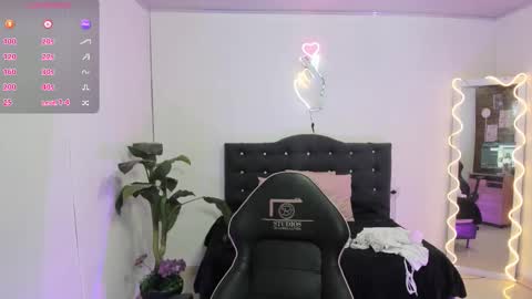 Snapshot of lindsay_tay chatting on 03/29/26, 03:17 Linda online show from 03/29/26, 03:17
