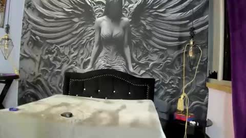 lindsey_2023 online show from 04/22/26, 03:09