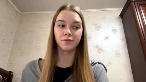 Snapshot of lindseysimco chatting on 09/19/25, 06:15 Anessa online show from 09/19/25, 06:15