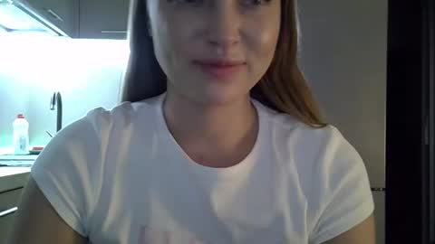 Anna online show from 10/28/25, 01:36