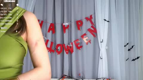 Kate online show from 10/31/25, 01:23