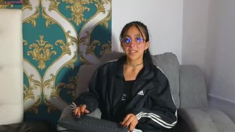 Snapshot of ling_ling24 chatting on 01/07/25, 06:27 ling ling24 online show from 01/07/25, 06:27