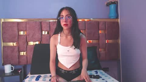 Snapshot of ling_ling24 chatting on 02/26/25, 06:15 ling ling24 online show from 02/26/25, 06:15