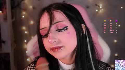 Snapshot of liniq chatting on 10/24/25, 09:22 Lina online show from 10/24/25, 09:22