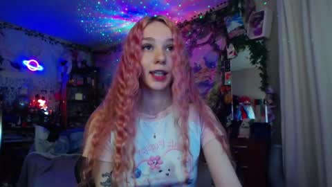 Snapshot of linlin_cuteeee chatting on 12/01/25, 10:15 Lin online show from 12/01/25, 10:15