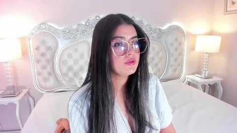 Linna online show from 10/25/25, 04:20