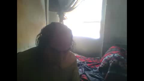 Snapshot of linseyyy chatting on 02/12/25, 08:40 belledelfyyy online show from 02/12/25, 08:40