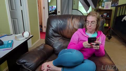 Snapshot of linzy19 chatting on 01/08/25, 03:29 Linzy19 online show from 01/08/25, 03:29