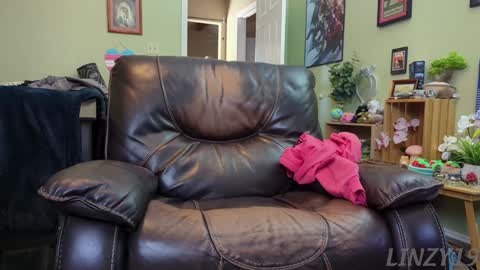 Snapshot of linzy19 chatting on 01/23/25, 06:56 Linzy19 online show from 01/23/25, 06:56