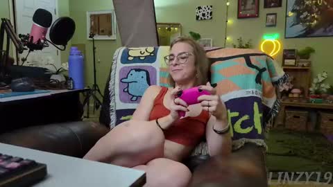 Snapshot of linzy19 chatting on 02/16/25, 03:47 Linzy19 online show from 02/16/25, 03:47