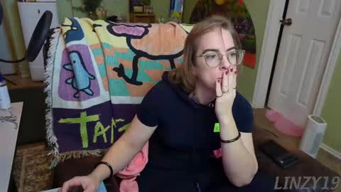 Snapshot of linzy19 chatting on 02/16/25, 06:43 Linzy19 online show from 02/16/25, 06:43