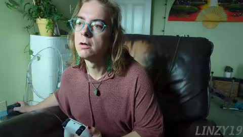 Snapshot of linzy19 chatting on 09/14/25, 07:02 Linzy19 online show from 09/14/25, 07:02