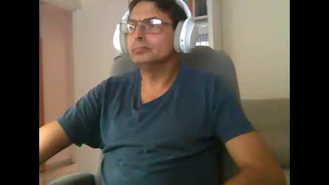 Snapshot of liongr69 chatting on 10/12/25, 04:28 liongr69 online show from 10/12/25, 04:28