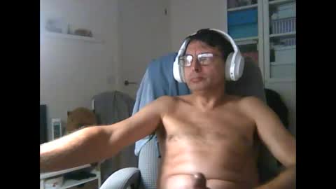 Snapshot of liongr69 chatting on 10/20/25, 11:43 liongr69 online show from 10/20/25, 11:43