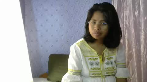 liora online show from 12/18/25, 05:46