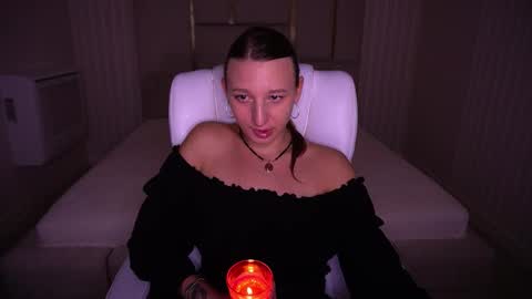 Lia online show from 11/26/25, 10:11