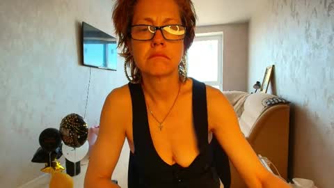 Liora Weiss online show from 05/20/26, 06:52