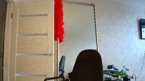Liora Weiss online show from 07/18/26, 09:24
