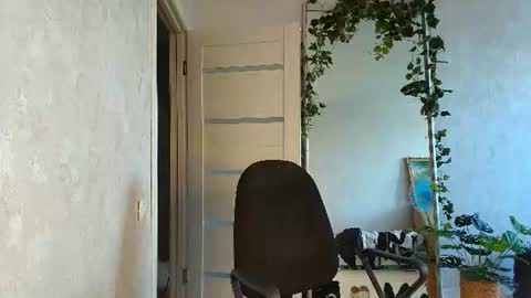 Liora Weiss online show from 07/22/26, 07:55