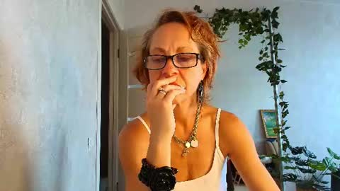 Liora Weiss online show from 07/23/26, 08:56
