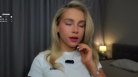 Amelia online show from 02/26/25, 01:11