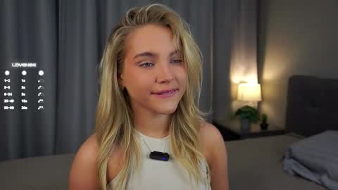 Amelia online show from 03/10/25, 12:18