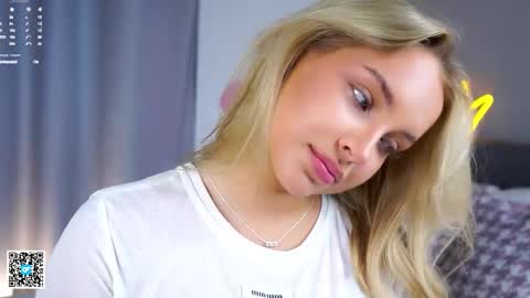 Amelia online show from 10/07/25, 01:14