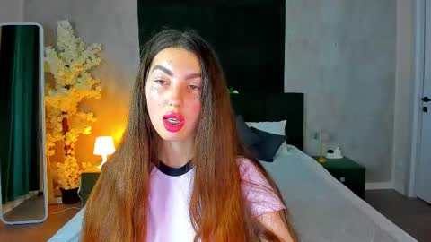 Snapshot of lira_revery chatting on 11/17/25, 01:00 Lira revery online show from 11/17/25, 01:00