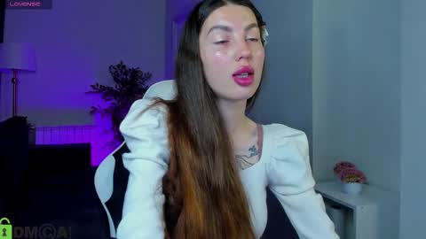 Snapshot of lira_revery chatting on 11/18/25, 01:00 Lira revery online show from 11/18/25, 01:00