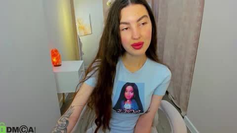 Snapshot of lira_revery chatting on 12/05/25, 12:19 Lira revery online show from 12/05/25, 12:19