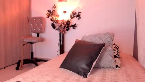 Snapshot of liry_kim chatting on 11/13/25, 03:49 liry online show from 11/13/25, 03:49