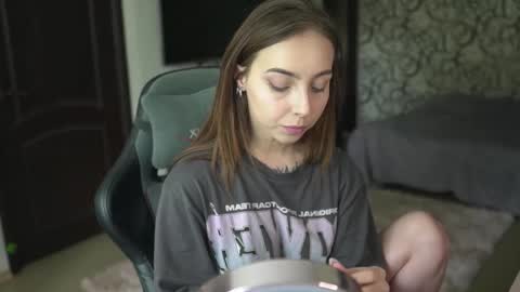 Lisa online show from 09/28/25, 06:41