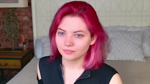 Snapshot of lisa_adam chatting on 09/11/25, 07:25 lissi online show from 09/11/25, 07:25