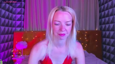 Snapshot of lisa_magnusson chatting on 10/10/25, 01:04 Lisa online show from 10/10/25, 01:04