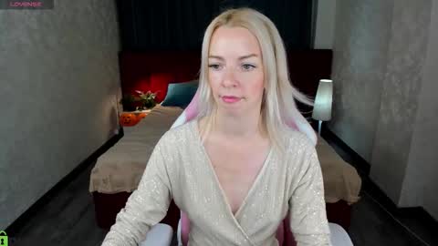 Snapshot of lisa_magnusson chatting on 10/24/25, 12:52 Lisa online show from 10/24/25, 12:52