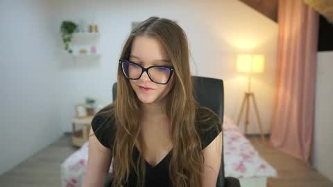 lisa mccoy  online show from 11/18/25, 02:10