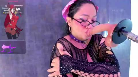 Snapshot of lisa_milf_ chatting on 09/13/25, 02:11 Lisa online show from 09/13/25, 02:11