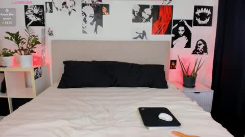 Snapshot of lisa_moons chatting on 10/23/25, 05:33 lisa_moons online show from 10/23/25, 05:33