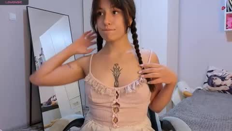 Snapshot of lisa_mzemta chatting on 09/18/25, 08:22 Lisa online show from 09/18/25, 08:22