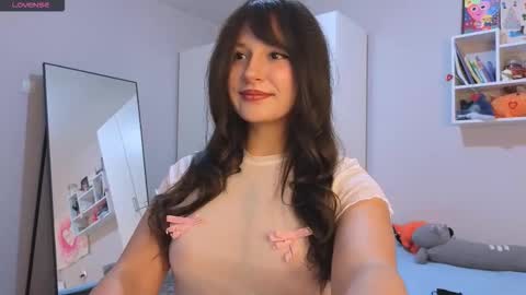 Snapshot of lisa_mzemta chatting on 10/18/25, 03:02 Lisa online show from 10/18/25, 03:02