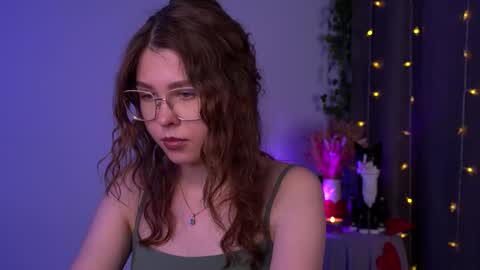  Lisa  online show from 11/18/25, 08:13