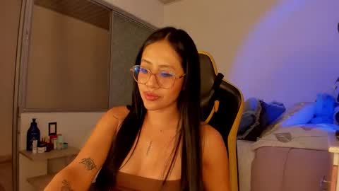 Snapshot of lisa_t08 chatting on 11/11/25, 03:39 Lisa Thompson online show from 11/11/25, 03:39