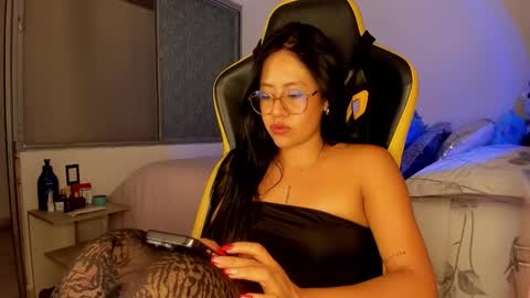 Snapshot of lisa_t08 chatting on 11/18/25, 05:23 Lisa Thompson online show from 11/18/25, 05:23