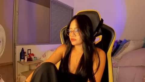 Snapshot of lisa_t08 chatting on 11/23/25, 01:16 Lisa Thompson online show from 11/23/25, 01:16