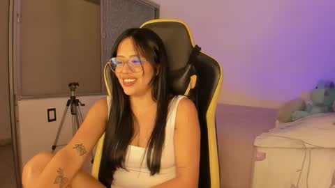 Snapshot of lisa_t08 chatting on 12/02/25, 02:06 Lisa Thompson online show from 12/02/25, 02:06