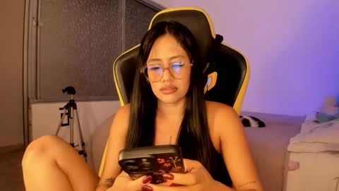 Snapshot of lisa_t08 chatting on 12/04/25, 01:48 Lisa Thompson online show from 12/04/25, 01:48