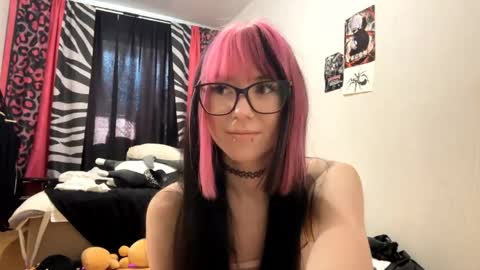Snapshot of lisabethlaurence chatting on 06/03/26, 01:14 Aileen online show from 06/03/26, 01:14