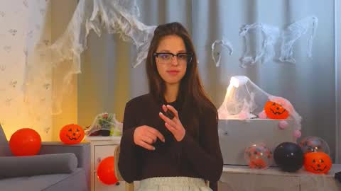 Lisa online show from 10/28/25, 01:14